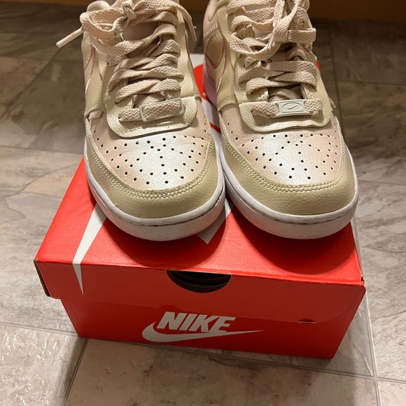 ⭐️NWOT Nike court vision low sneakers/tennis shoes in pearl white… - Picture 5 of 11